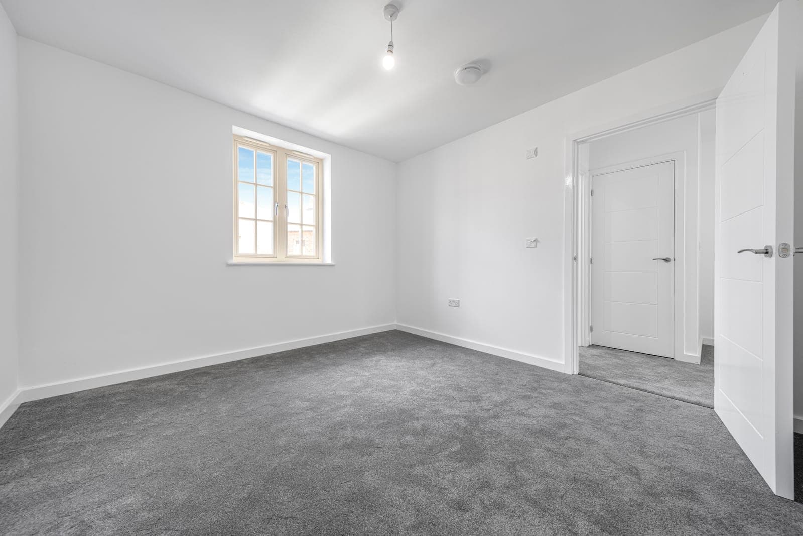 The same bedroom, empty